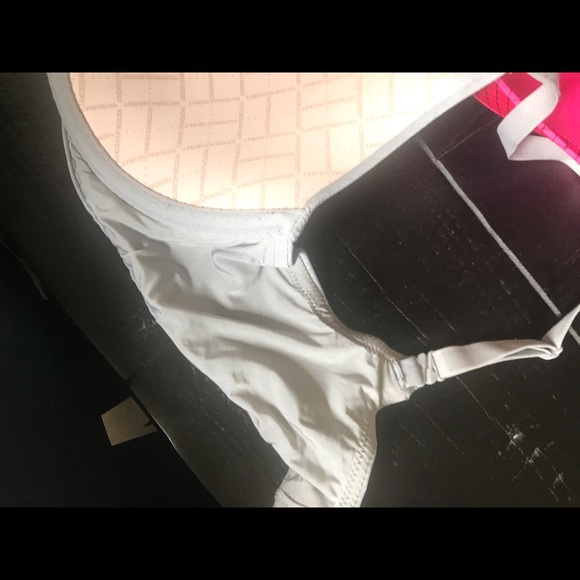 Victoria secret bras size 34D two bras! - Picture 15 of 16